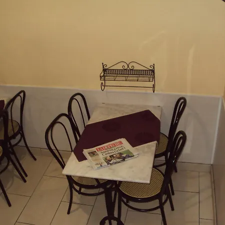 מלון Des Remparts 2*