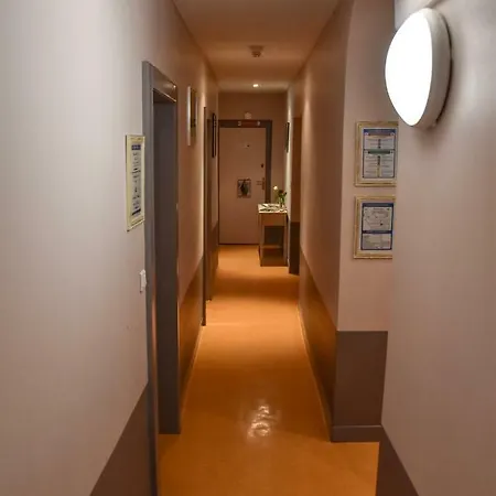 Hotell Des Remparts 2*
